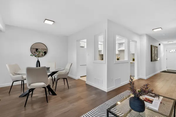 2120 Rathburn RD E #43, Mississauga, ON L4W 2S8