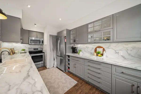 469 Claridge RD #4, Burlington, ON L7N 2S1