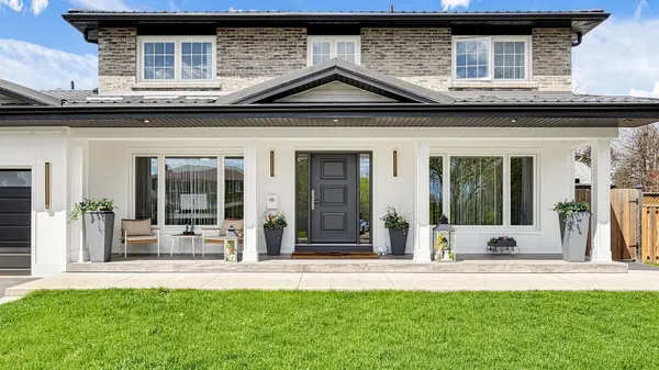 2427 Ravensthorpe CRES, Mississauga, ON L5C 2Y4