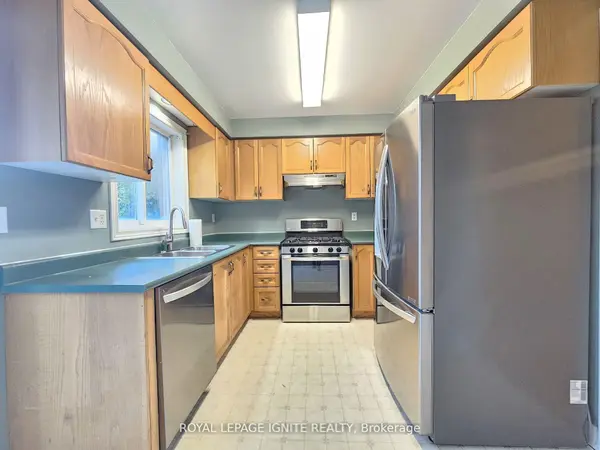 60 Pressed Brick DR, Brampton, ON L6V 4K3