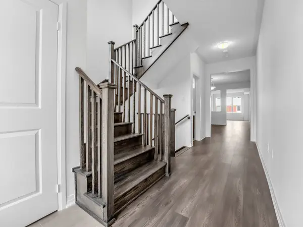 6 Guildhouse DR, Brampton, ON L7A 4W5