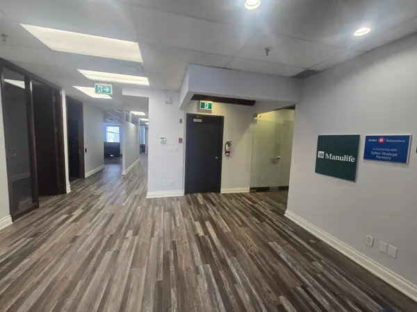 5025 Orbitor DR #3/300, Mississauga, ON L4W 4Y5