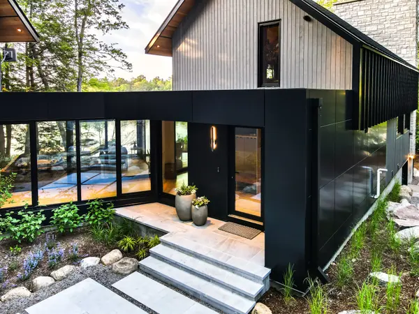 1083 Hurling Point RD, Muskoka Lakes, ON P0C 1A0