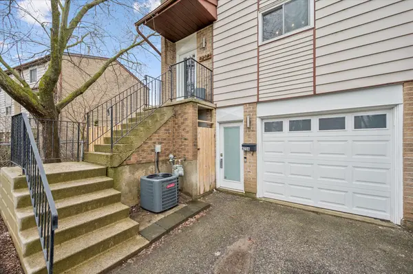 423 Cadbury CT #A, Waterloo, ON N2K 3G7