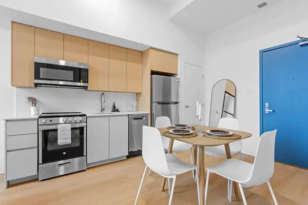 101 Champagne AVE S, Dows Lake - Civic Hospital And Area, ON K1S 4P3