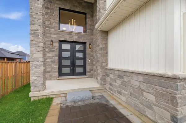 53 McNeil ST, Strathroy-caradoc, ON N0L 1W0