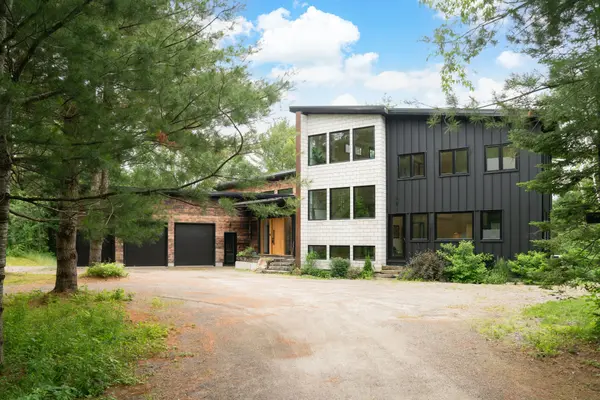 1016 Zoe LN, Bracebridge, ON P1L 0L5