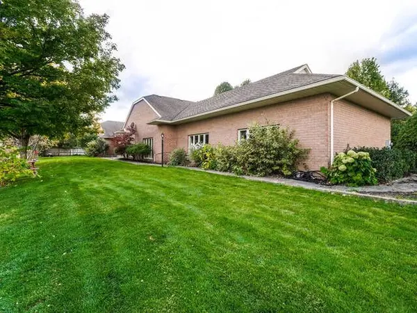 16 OCHS DR, Puslinch, ON N0B 2C0