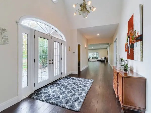 16 OCHS DR, Puslinch, ON N0B 2C0