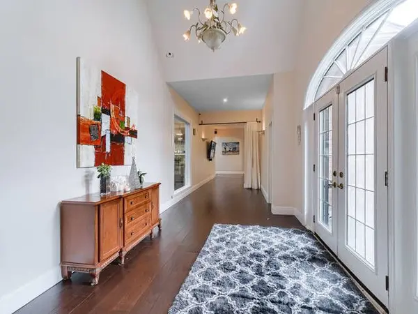 16 OCHS DR, Puslinch, ON N0B 2C0