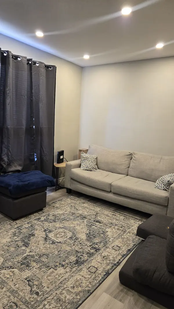 37 Mericourt RD #303, Hamilton, ON L8S 2N5