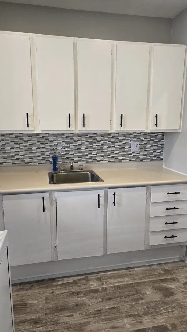 37 Mericourt RD #303, Hamilton, ON L8S 2N5