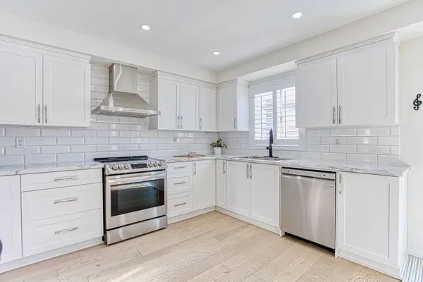 32 Hudson DR, Haldimand, ON N0A 1E0