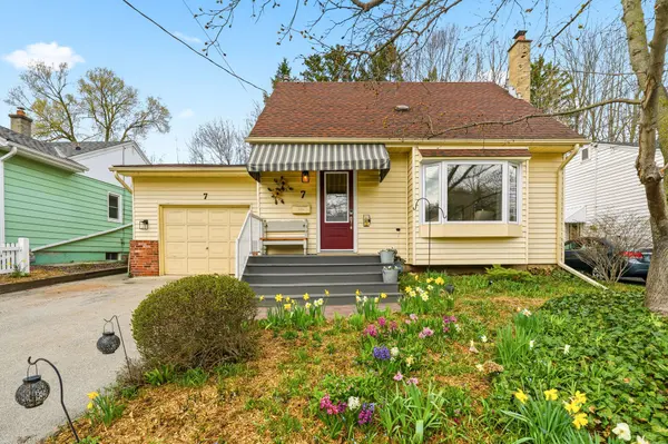 7 Central Park AVE, Hamilton, ON L9H 2M5