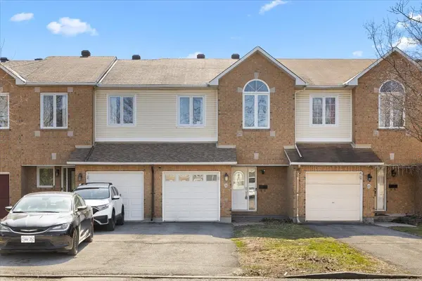 8 Crownridge DR, Kanata, ON K2M 2M8