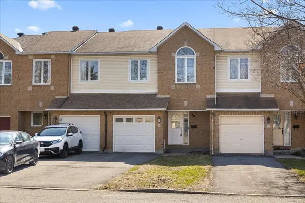 8 Crownridge DR, Kanata, ON K2M 2M8