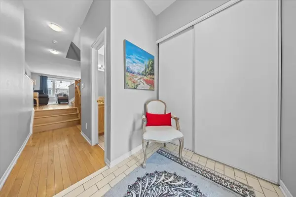 8 Crownridge DR, Kanata, ON K2M 2M8