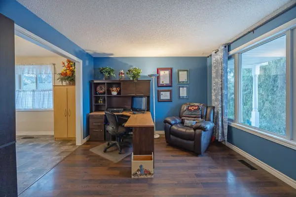 94 Queen ST, Thames Centre, ON N0L 1G2