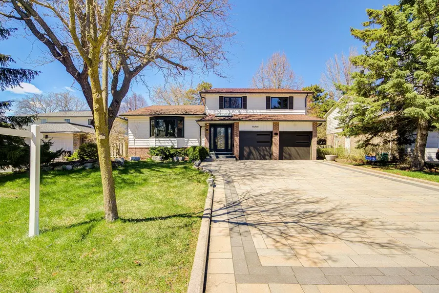 14 Brookfield CT, Markham, ON L3P 2W9