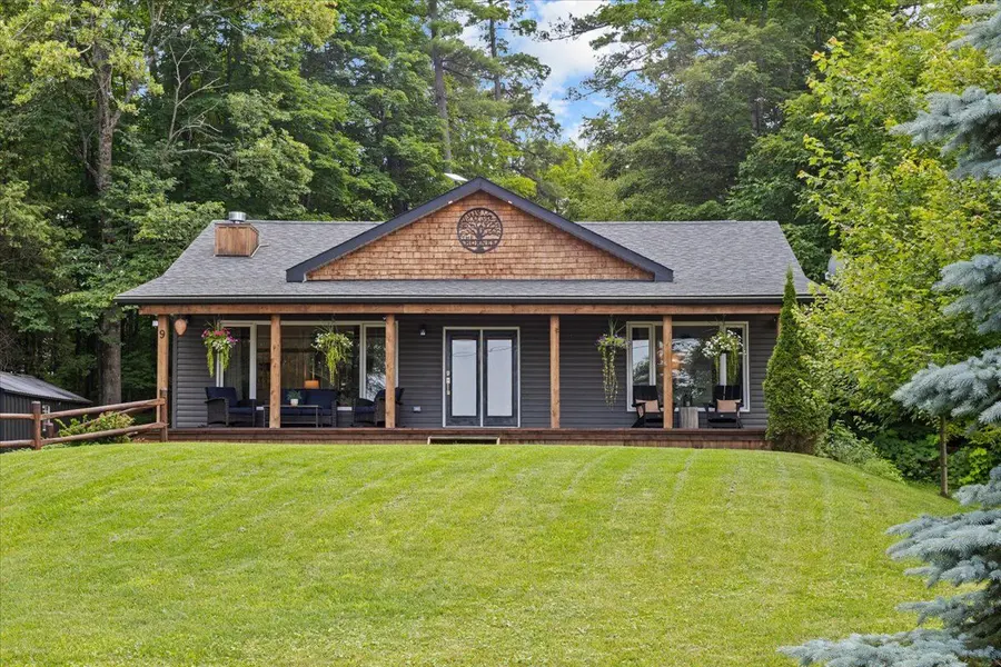 9 Skebo LN, Horton, ON K7V 3Z8