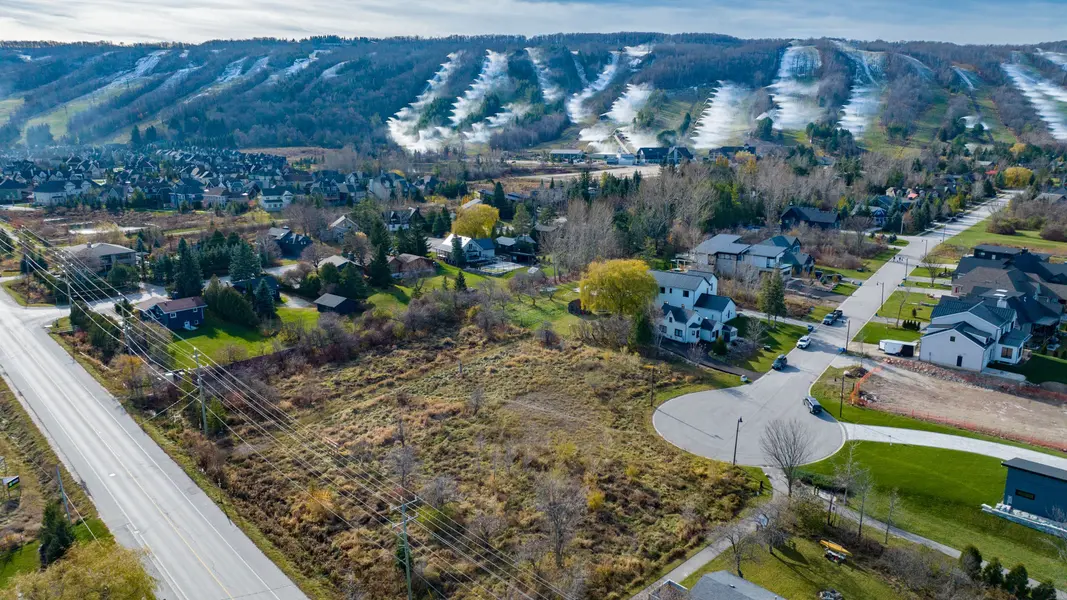 118 Lendvay ALY, Blue Mountains, ON L9Y 0S3