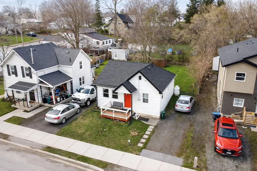 30 Strachan ST, Belleville, ON K8P 1W8