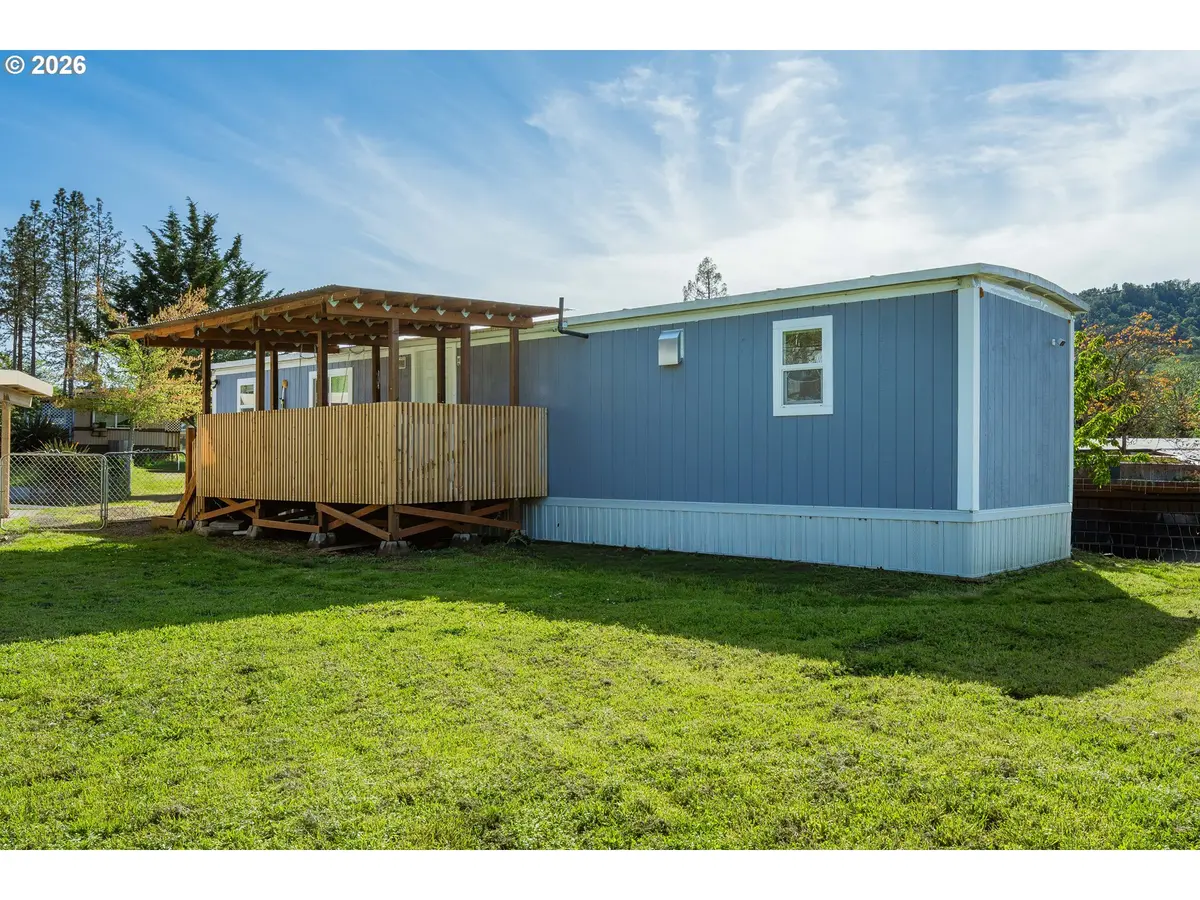 600 LEIKEN LN, Roseburg, OR 97470