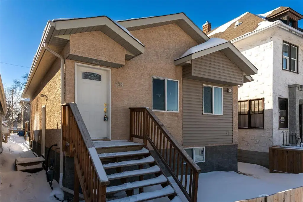 484 Aberdeen AVE, Winnipeg, MB R2W 1W1