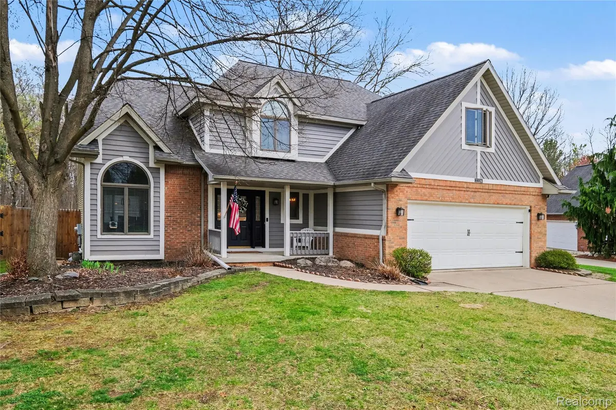 2228 Lost Creek DR, Clayton Charter Township, MI 48433