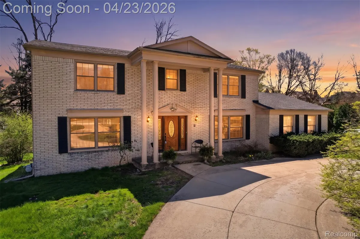 2795 Homewood DR, Troy, MI 48098