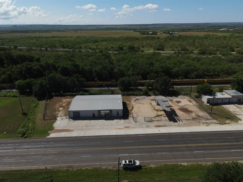 1702 E Broadway Street, Sweetwater, TX 79556