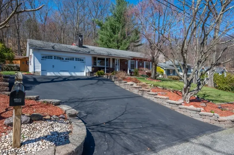 2 Upper High Crest Dr, West Milford Twp., NJ 07480