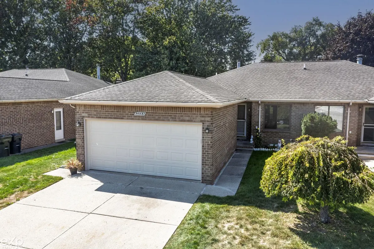 34457 Maple Lane DR, Sterling Heights, MI 48312