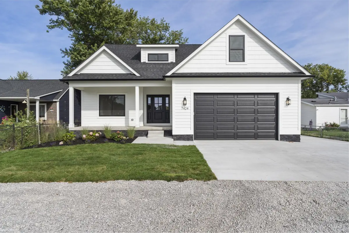 7424 Dyke RD, Clay Twp, MI 48001