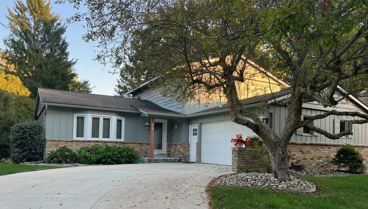 6316 Duxbury DR SE, Ada Twp, MI 49301