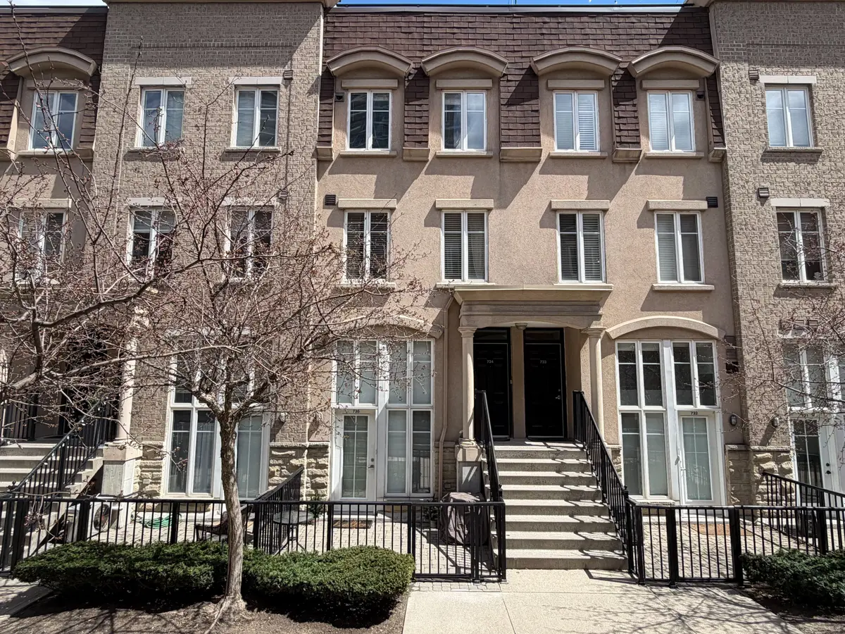 42 Western Battery RD #734, Toronto C01, ON M6K 3P1