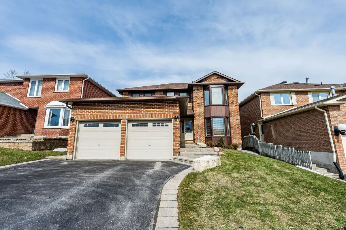 501 Sundown CRES, Pickering, ON L1V 6A7