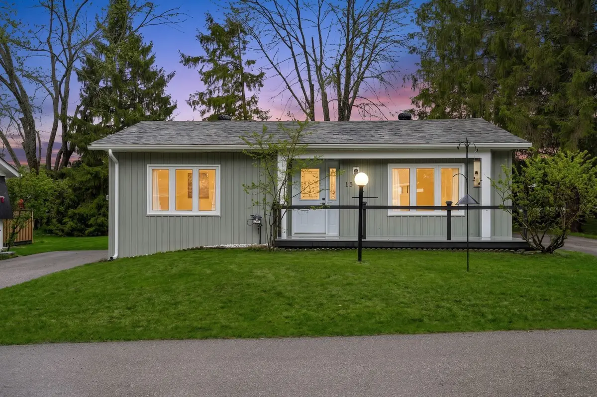 15 Cherrywood LN, Innisfil, ON L9S 1M9
