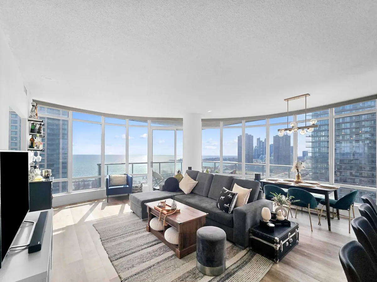 15 Windermere AVE #1810, Toronto W01, ON M6S 5A2