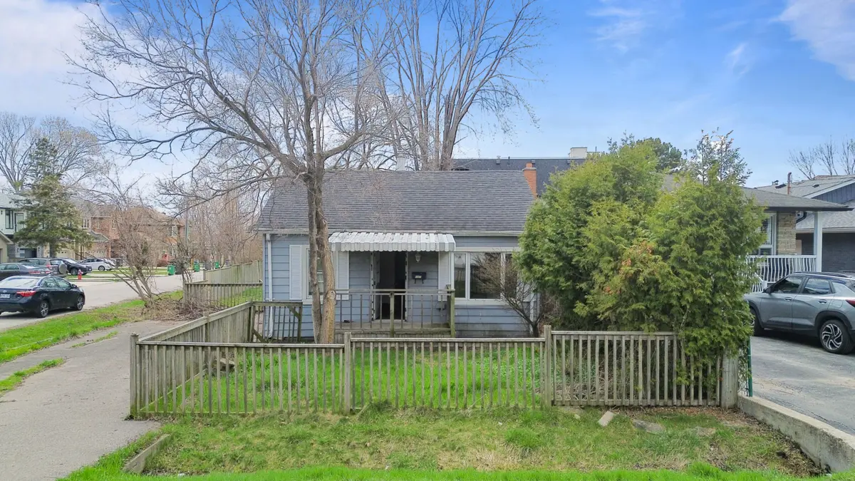 1062 West AVE, Mississauga, ON L5E 1W2