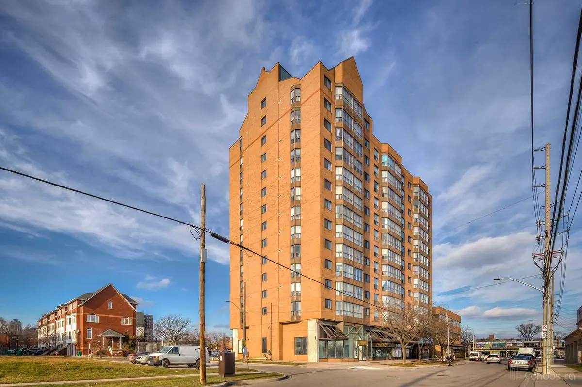 25 Agnes ST #PH06, Mississauga, ON L5B 3X7