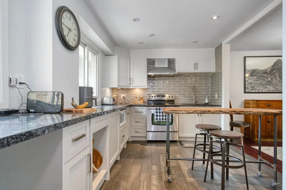 92 Twenty Ninth ST #3, Toronto W06, ON M8W 3B2