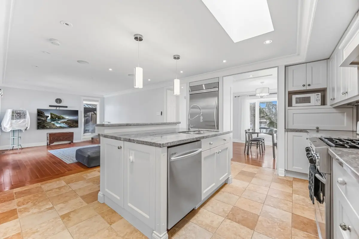 34 Lorraine CRES, Brampton, ON L6S 2R7