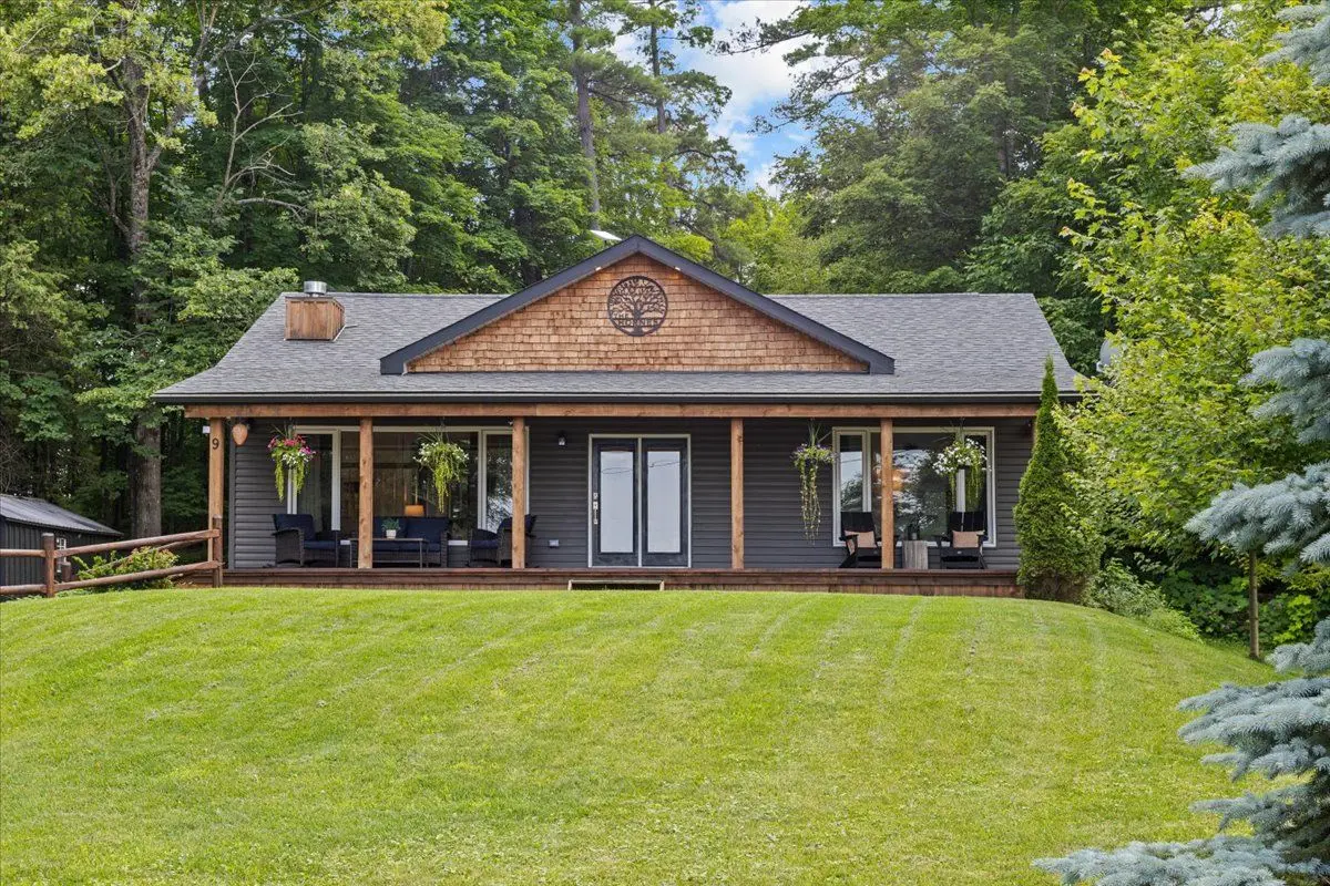 9 Skebo LN, Horton, ON K7V 3Z8