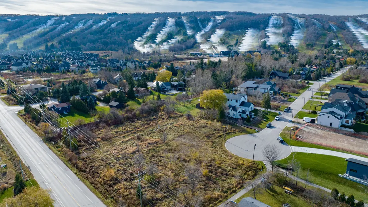 118 Lendvay ALY, Blue Mountains, ON L9Y 0S3