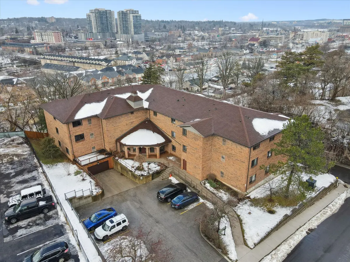 4 Albert ST #206, Cambridge, ON N1R 3M4