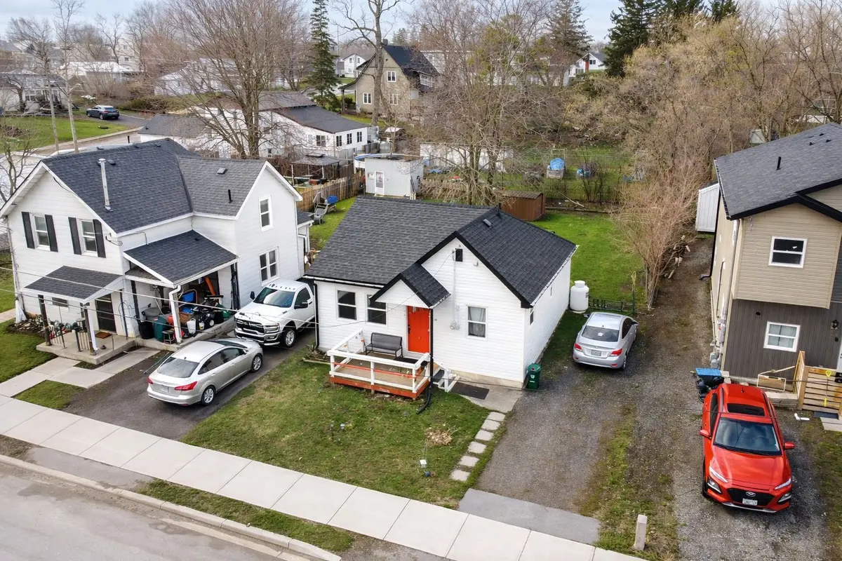 30 Strachan ST, Belleville, ON K8P 1W8