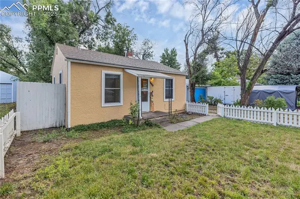 2609 E Monument ST, Colorado Springs, CO 80909