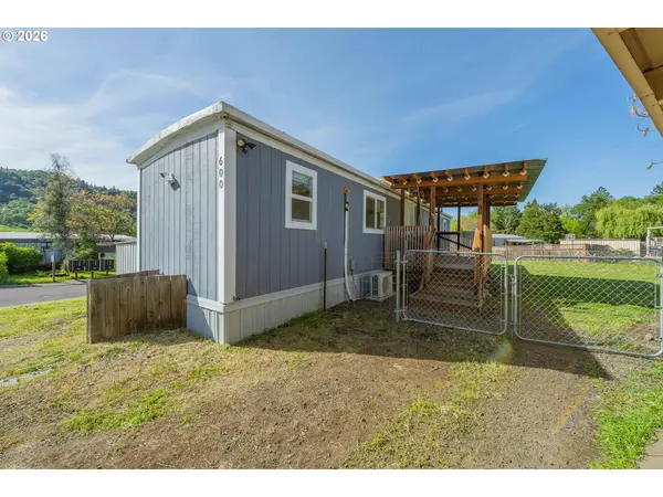 600 LEIKEN LN, Roseburg, OR 97470