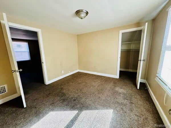 15850 E State Fair ST, Detroit, MI 48205